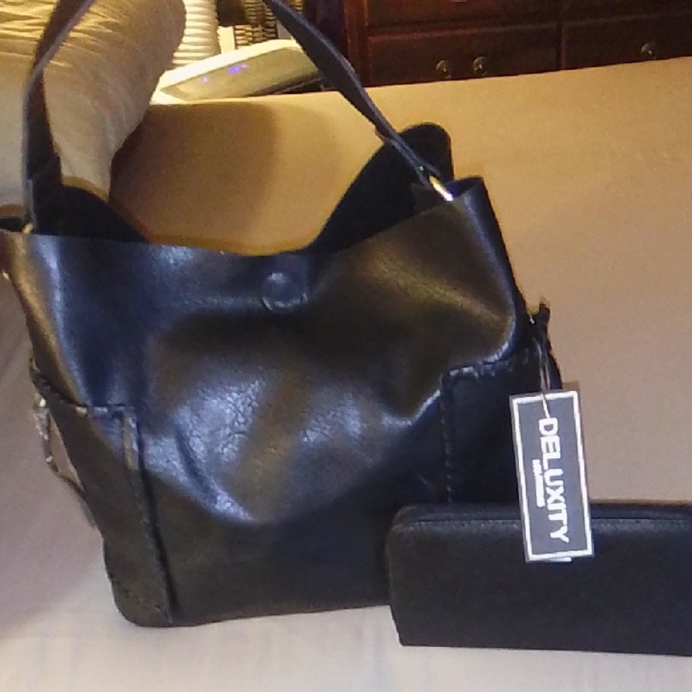 Deluxity Black Tote Bag with Wallet